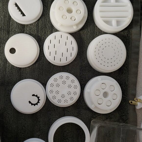 TAKKA Pasta and Dough Machine - Picture 5 of 8